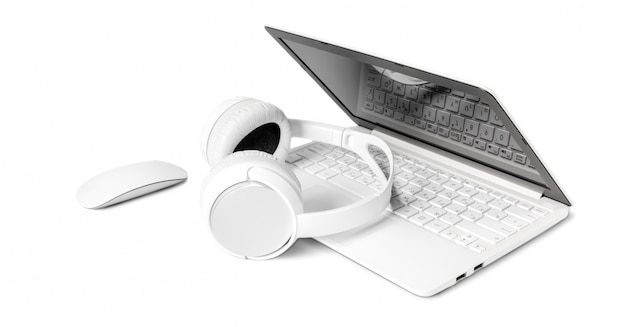 Laptop e fone de ouvido isolado no branco