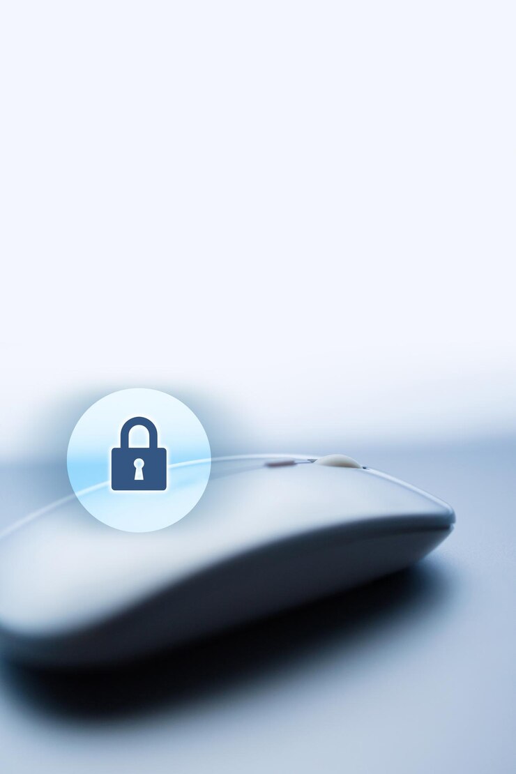 Foto laptop e tecnologia com chave de segurança para não ser capaz de hackear meus dados um cadeado aparece como um seguro