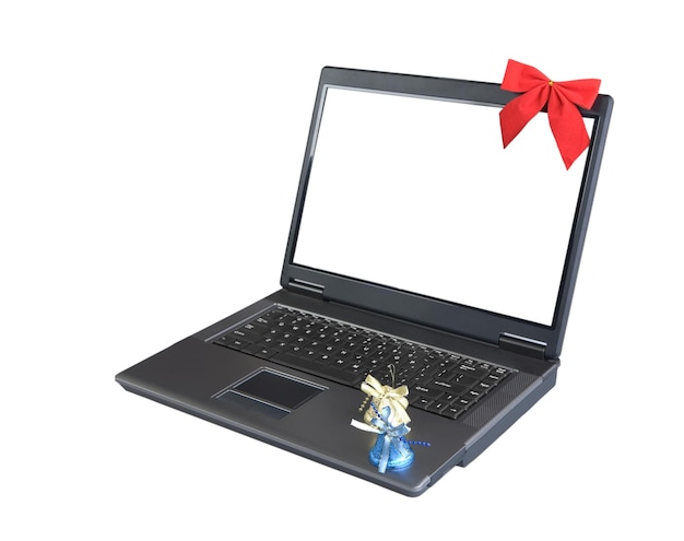 Laptop y elementos navideños.