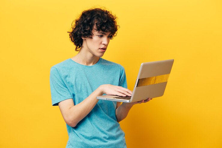 Foto laptop estudiante chat en línea comunicación tecnología de estilo de vida foto de alta calidad