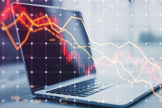 Laptop con gráficos de recesión del mercado de valores