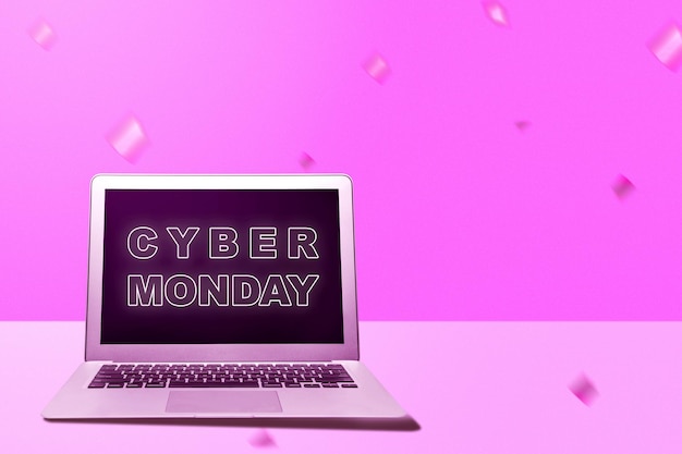 Foto laptop con texto de cyber monday en la pantalla