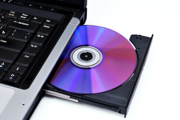 Laptop con unidad de DVD cargada