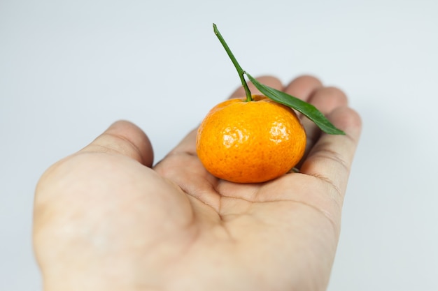 Laranja com branco.