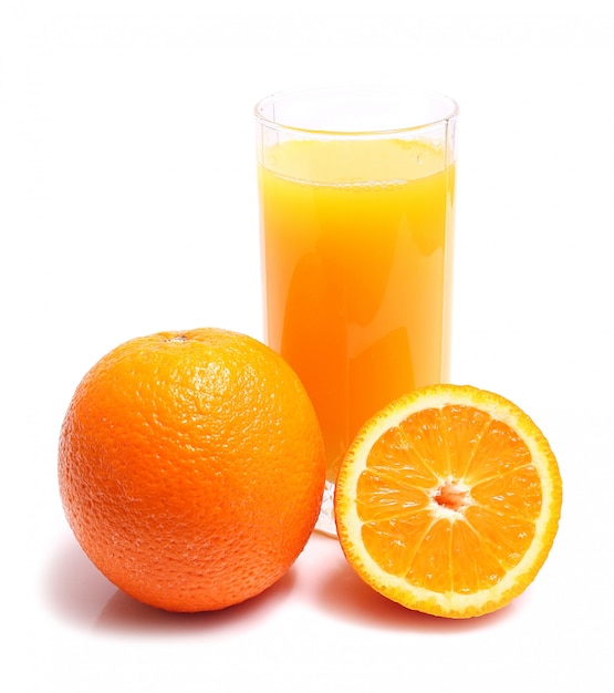 Laranja e suco em vidro