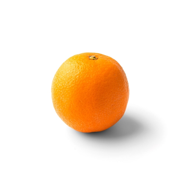 Laranja em um fundo branco