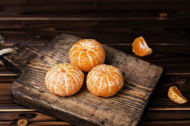 Laranja suculenta tangerina a bordo voando