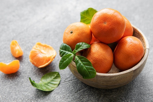 Laranjas de tangerinas de frutas cítricas frescas