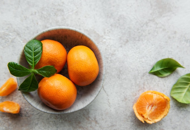 Laranjas de tangerinas de frutas cítricas frescas