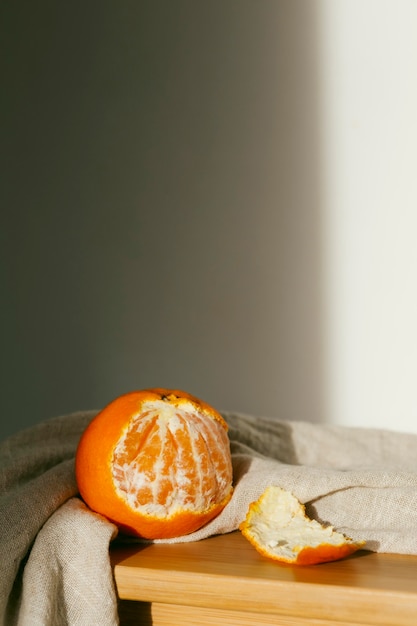 Foto laranjas frescas na mesa