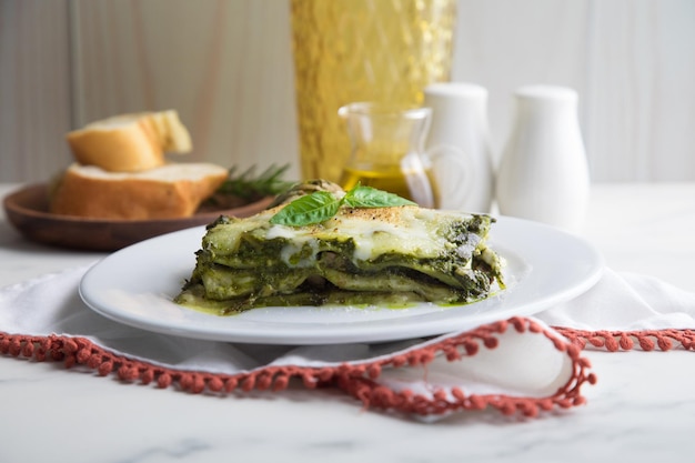 Lasagna de pesto verde italiana peruana gourmet comida de confort