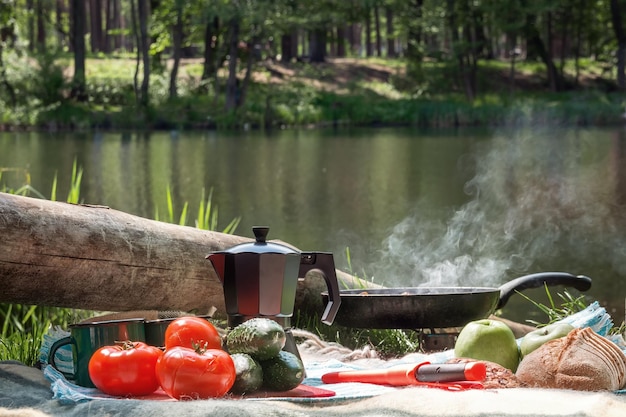 Lass uns ein Picknick essen und trinken gehen