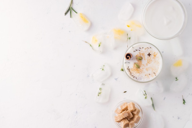 Lassi es una bebida tradicional india