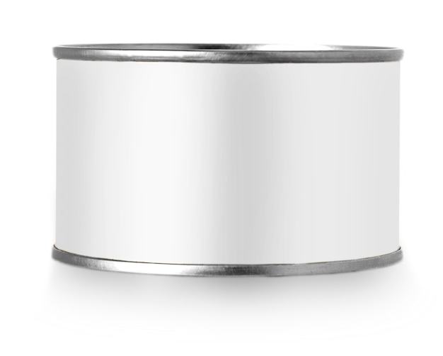 Lata de metal prateado com etiqueta branca isolada no fundo branco.