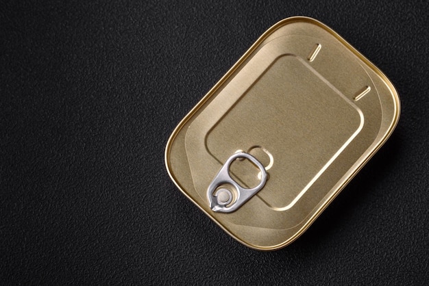 Lata ou lata retangular de alumínio de comida enlatada com uma chave