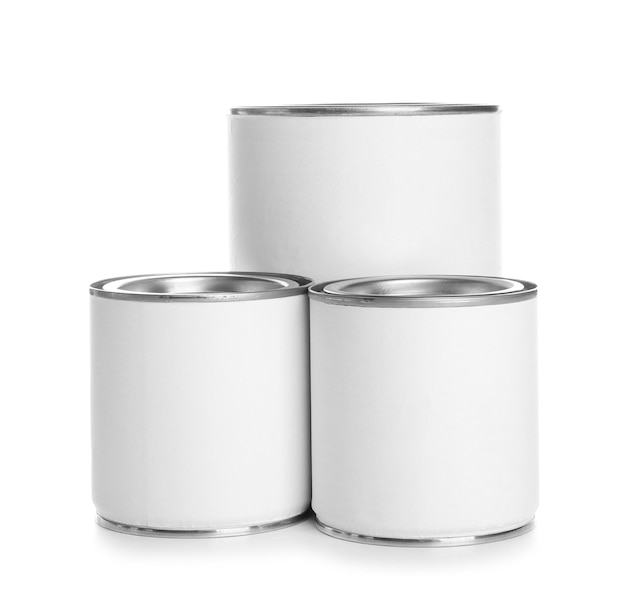 Foto latas de tinta isoladas em branco