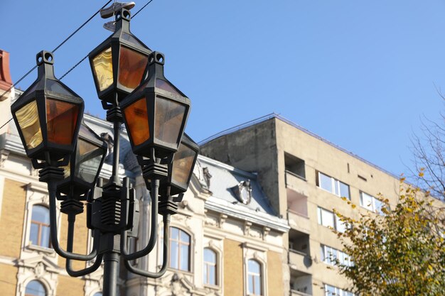 Laternenpfahl in der Stadt Lemberg am Herbsttag