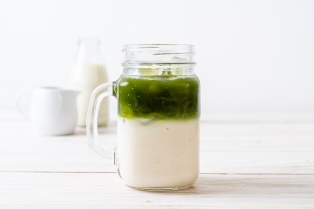 latte de chá verde matcha gelado