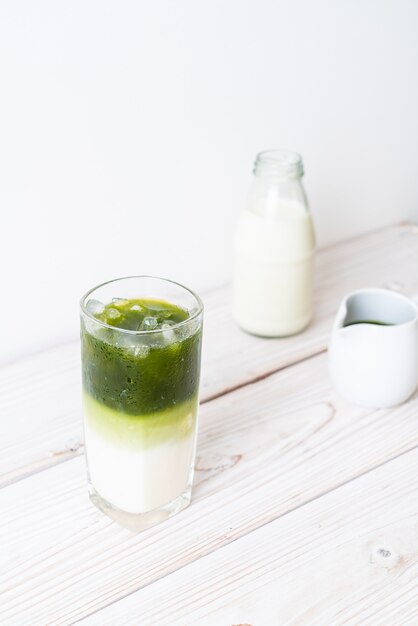 latte de chá verde matcha gelado