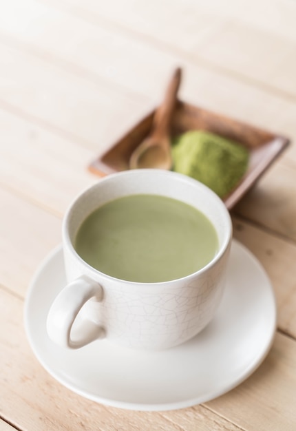 latte matcha caliente