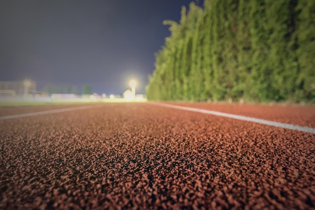 Laufstrecke in Nahaufnahme bei Nacht