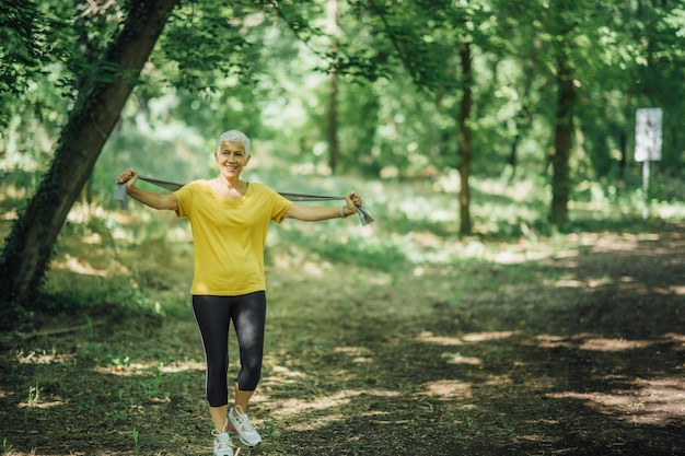 Laufübung mit Widerstandsband