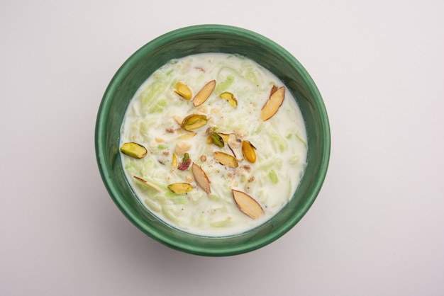 Lauki ki Kheer - Gachas de avena Doodhi o Gahiya o calabaza de botella Khir o Payasam, servida en un tazón