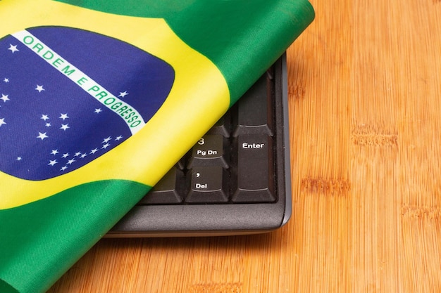 LAURO DE FREITAS BRASIL 21 DE JULHO DE 2022 bandeira brasileira com teclado