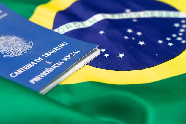 LAURO DE FREITAS BRASIL 21 DE JULHO DE 2022 Documento de trabalho brasileiro com bandeira brasileira