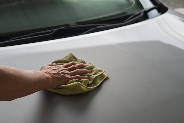 Foto lavado de autos a mano con paño de microfibra limpiado para el servicio de cuidado del automóvil