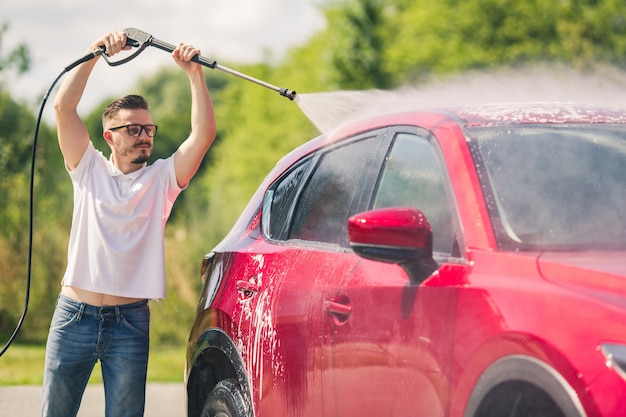 Lavagem e limpeza de automóveis