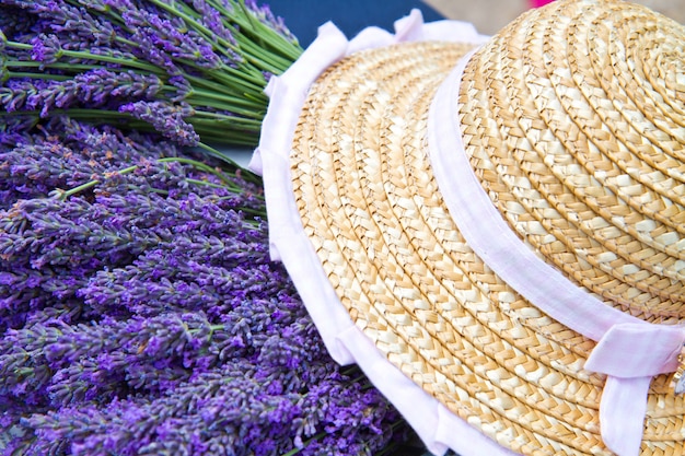 Lavanda com chapéu típico em Provence