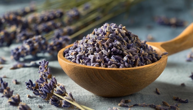 Lavanda orgánica y seca en bruto