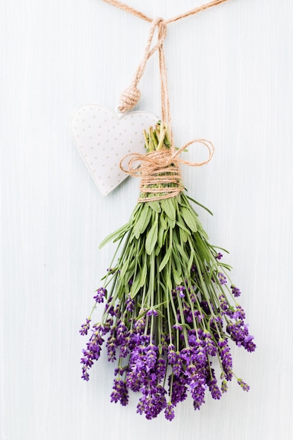 Lavendel Blumen hängen