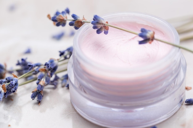 Lavendel Körperpflegeprodukte. Aromatherapie, Spa und natürliches Gesundheitskonzept