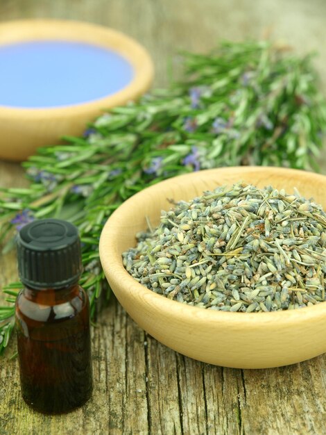 Lavendel mit Aromaöl