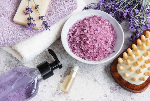 Lavendel Spa Ätherische Öle Meersalz Handtücher und handgemachte Seife