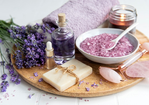 Lavendel Spa Ätherische Öle Meersalz Handtücher und handgemachte Seife