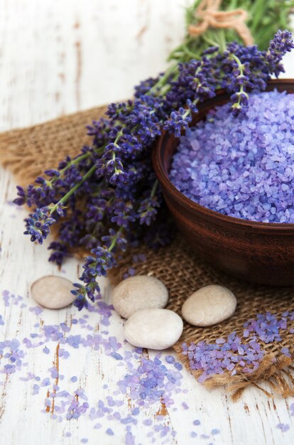 Lavendel und Massagesalz