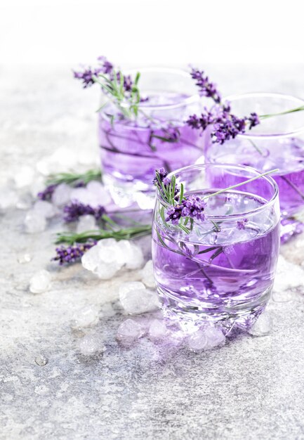 Lavendelgetränk Sommer Tonik Limonade Stillleben