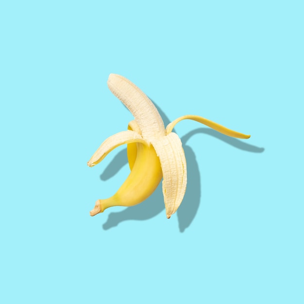 Layout de banana Conceito de comida criativa Postura plana