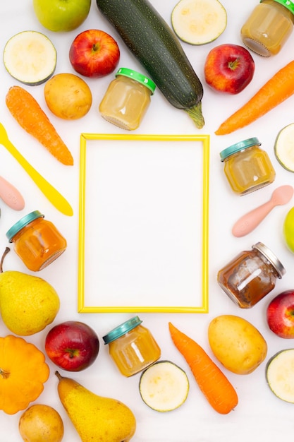 Layout de purê para comida de bebê com legumes e frutas Nutrição de foco seletivo A primeira alimentação complementar da criança Uma criança feliz Uma criança bem alimentada Espaço para texto