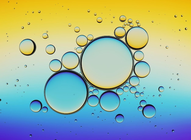 Ölblasen, Isolated on White Background, Closeup Collagen-Emulsion in Wasser. Illustration. Goldserumtröpfchen.