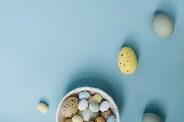 Álbum de huevos de Pascua pintados a mano