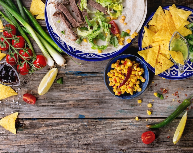 Foto lebensmittelhintergrund mit tortillabestandteilen