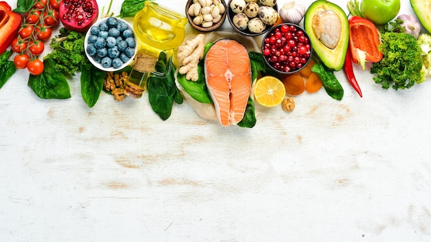 Foto lebensmittelkarte gemüse obst fisch fleisch nüsse und andere lebensmittel draufsicht freier kopierplatz