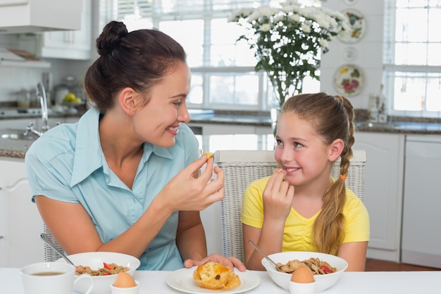 Lebensstil Mutter Tochter zu Hause