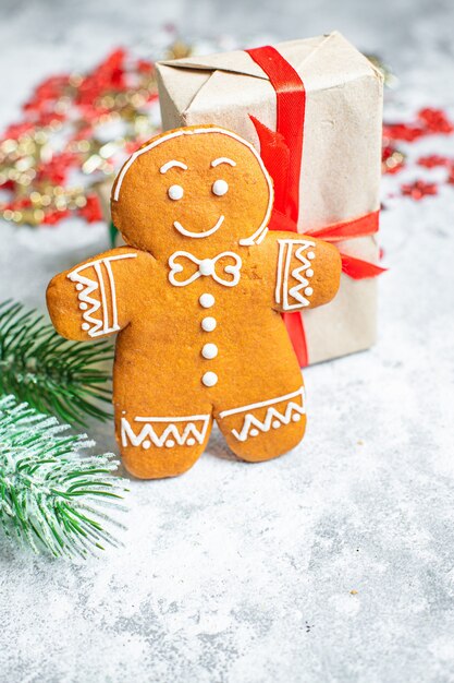 Lebkuchen Keks Weihnachten backen Gewürze neues Jahr bereit zu essen auf dem Tisch