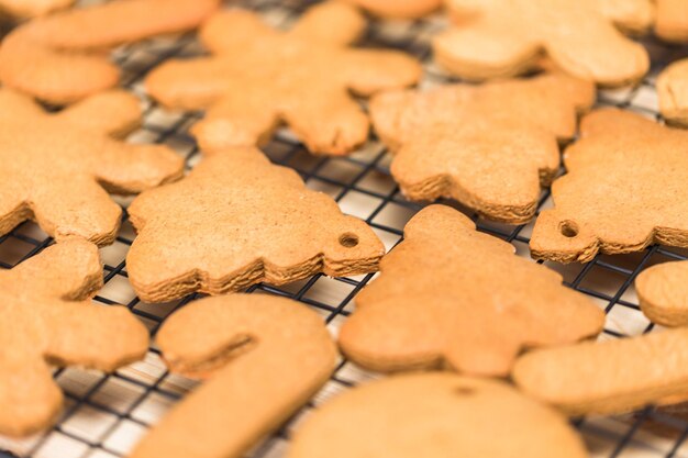 Lebkuchen zu Weihnachten backen.