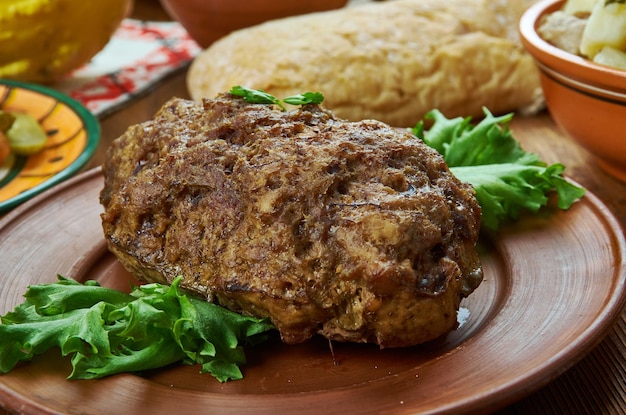 Lebre de forloren, pão de carne dinamarquês, cozinha dinamarquesa, pratos tradicionais variados, vista de cima.